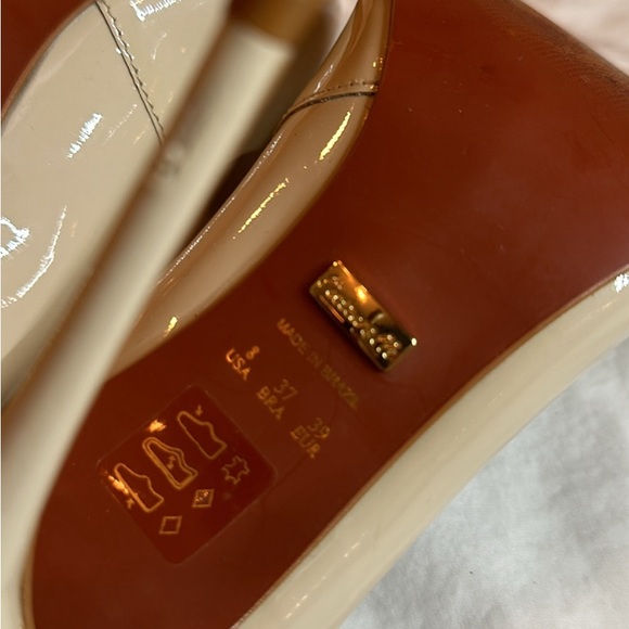 Beige patent heels - Picture 5 of 6